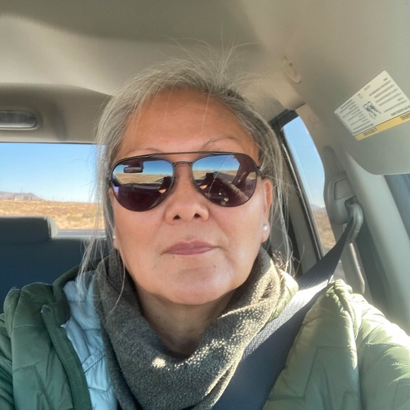 Meet your Posher, Lory - Picture 1 of 1